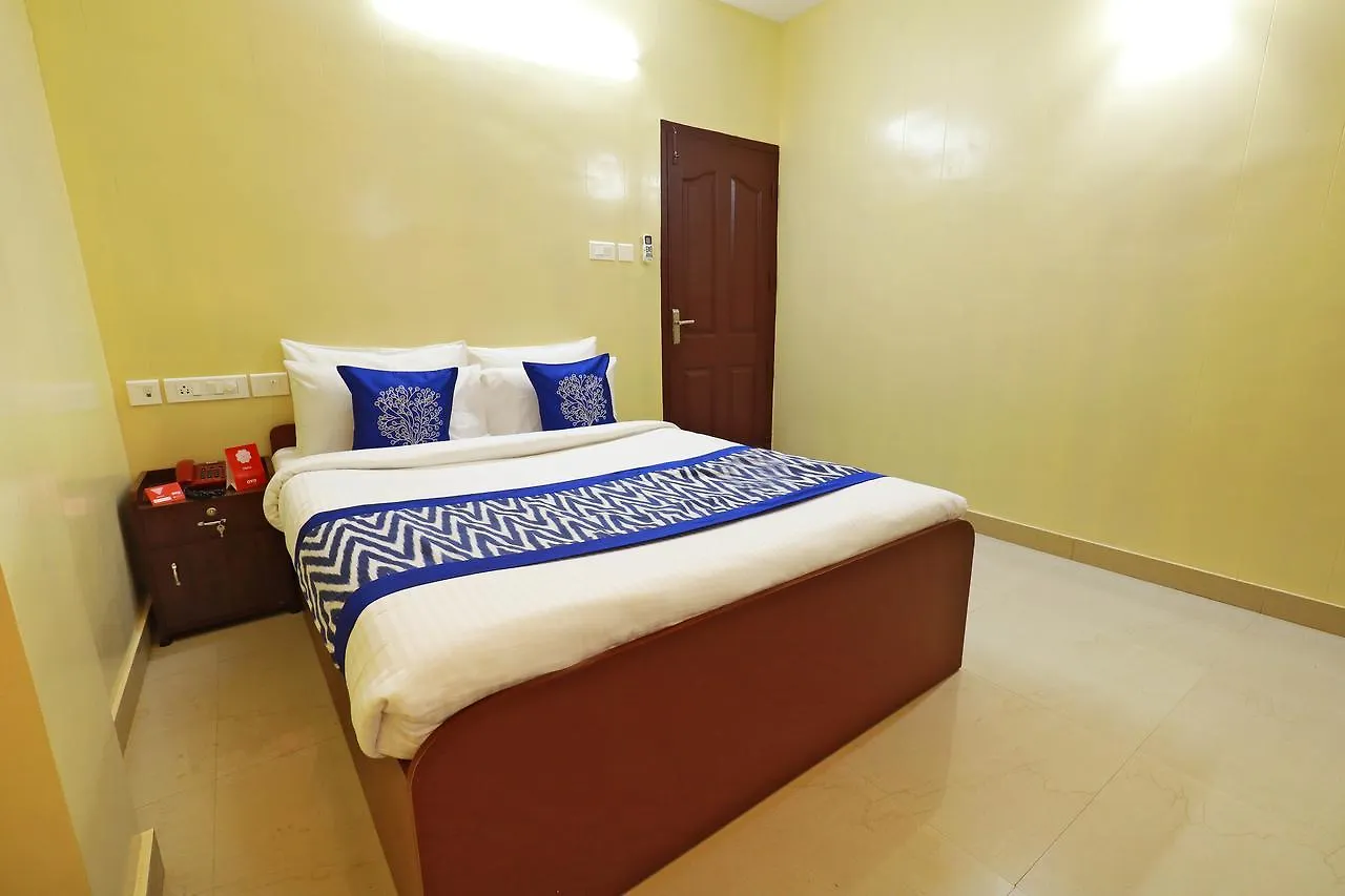 Oyo 6725 Palm Inn Alwaye