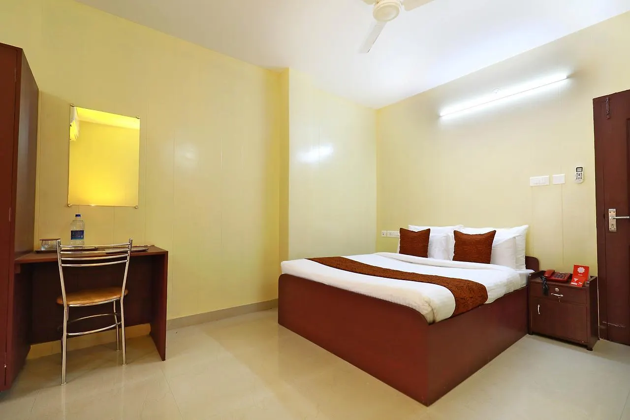 Oyo 6725 Palm Inn Alwaye